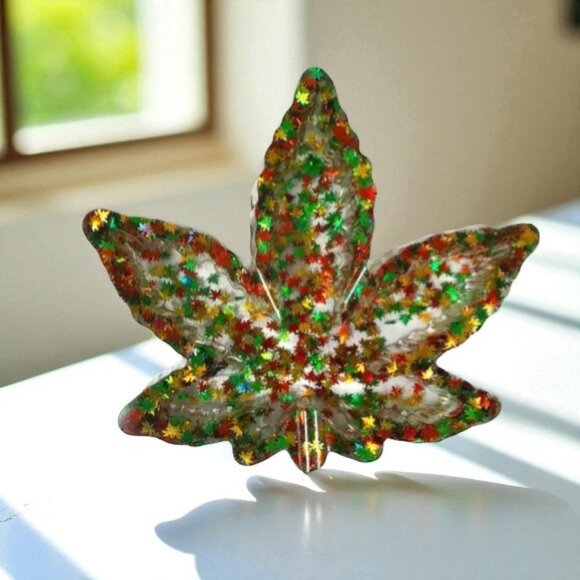 Resin Ashtray with Leaves Handmade Leaf - Picture 1 of 8